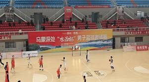 面对疯狂玩家：保持冷静是唯一的制胜法宝。（直面疯狂玩家，唯有冷静方能制胜）